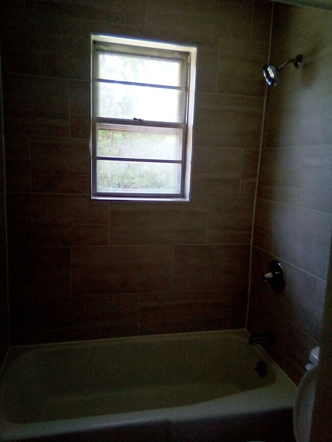 Building Photo - Knoxville 37918 - Beautiful 3 bedroom, 1.5 bath, brick rancher - Call Sharon Arnwine (865) 313-7215