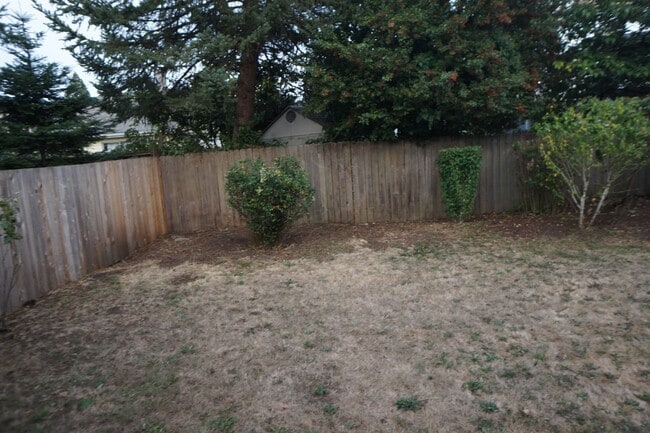 Building Photo - N.E Rose City Bungalow Pet Friendly