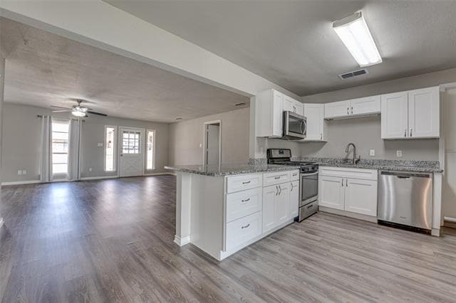 Building Photo - 407 Kenway St