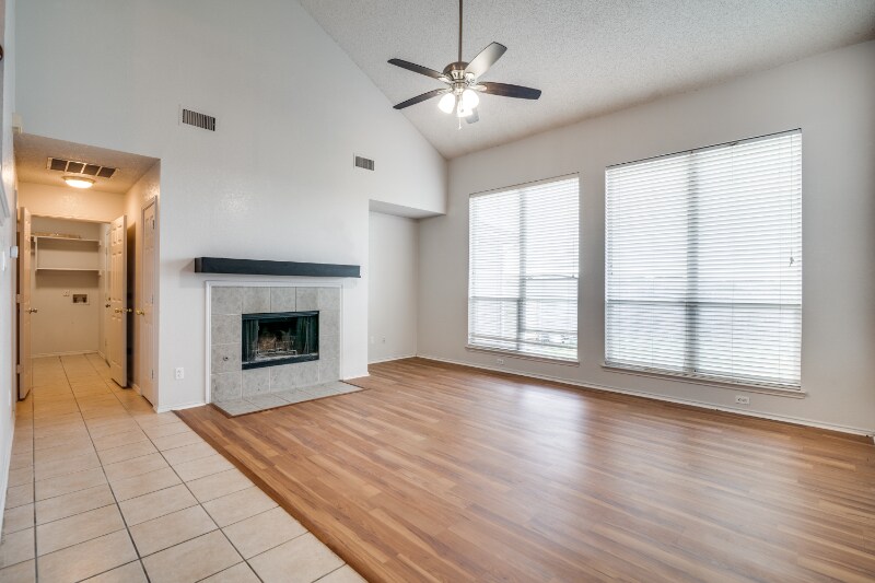 Building Photo - 2401 Redfield Dr
