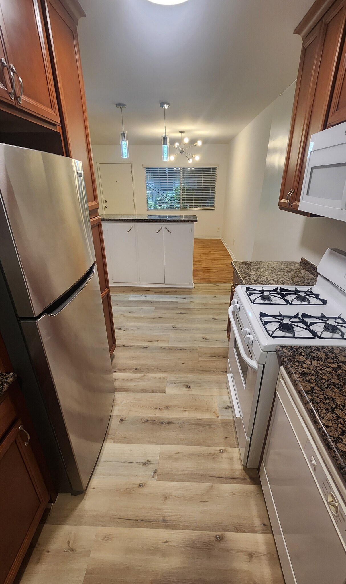 Building Photo - 14804 Dickens St