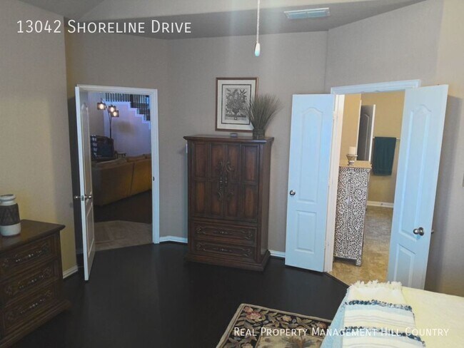 Building Photo - 13042 Shoreline Dr