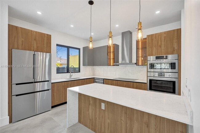 Building Photo - 2421 SW 16th Ter