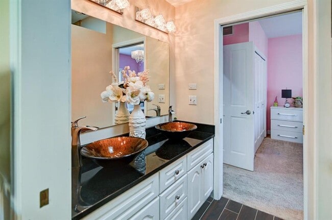 Building Photo - Incredible furnished house on Madison's West Side