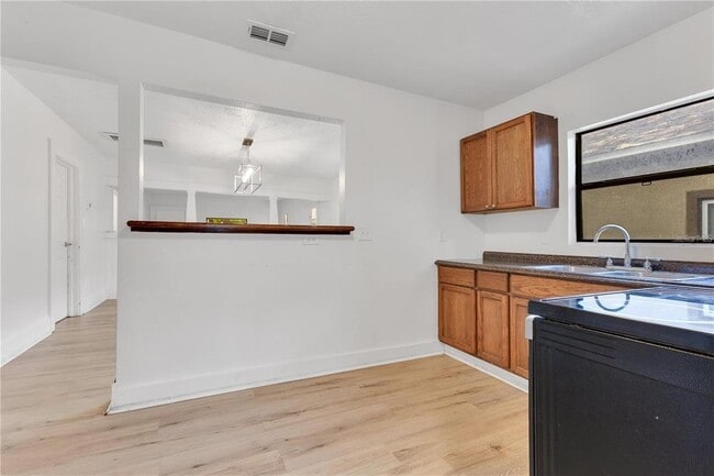 Building Photo - 1029 Colyer St