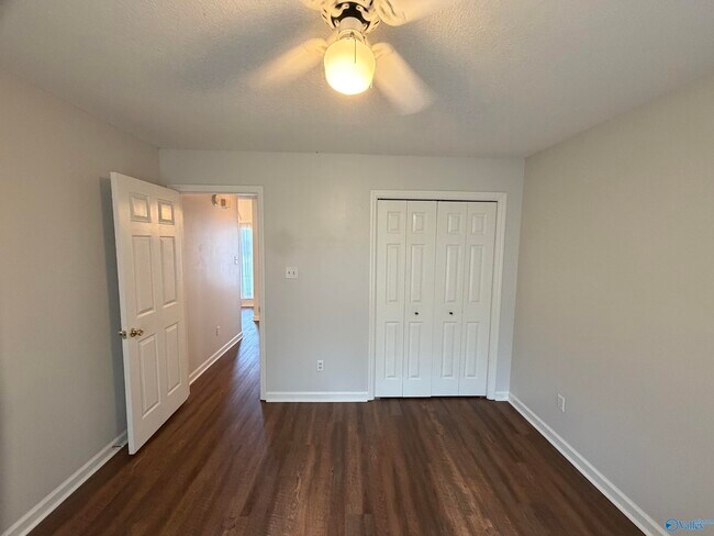 Building Photo - 3029 Battlement Rd SW