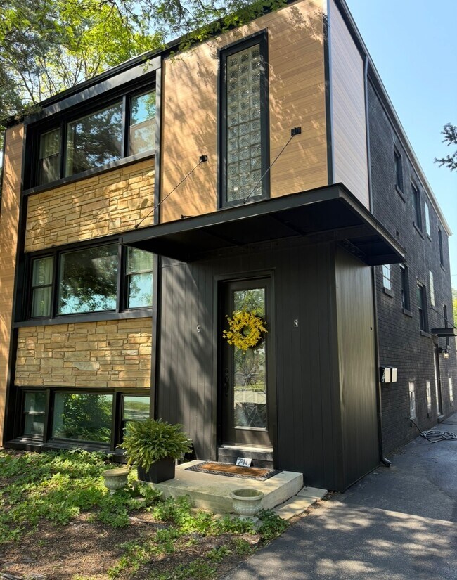 Building Photo - 740 N La Grange Rd