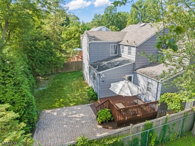 Building Photo - 4 Meadowbrook Rd