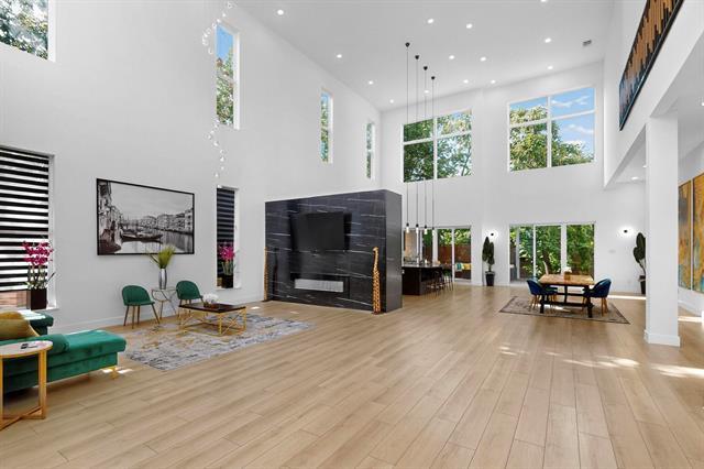 Building Photo - 3946 N Cresthaven Rd