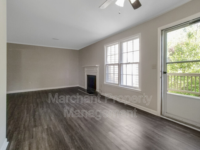 Building Photo - 106 E Bay Ct