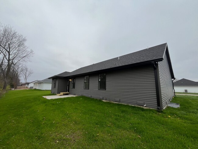 Building Photo - BRAND-NEW 3-bedroom, 2-bath home with Spri...