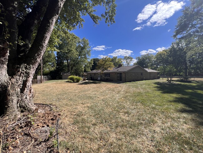 Fully fenced backyard. - 1298 Cedarcliff Dr