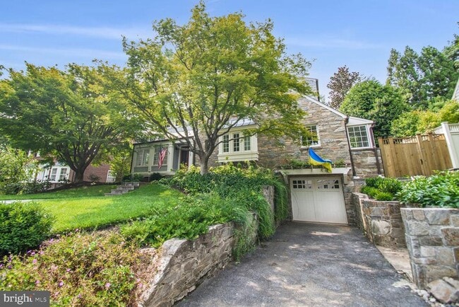 Building Photo - 3712 Fordham Rd NW