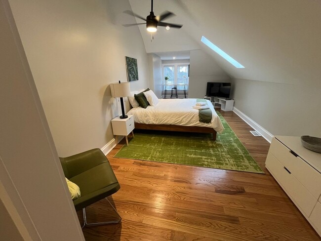 Building Photo - Dennison Ave 866-868 CR