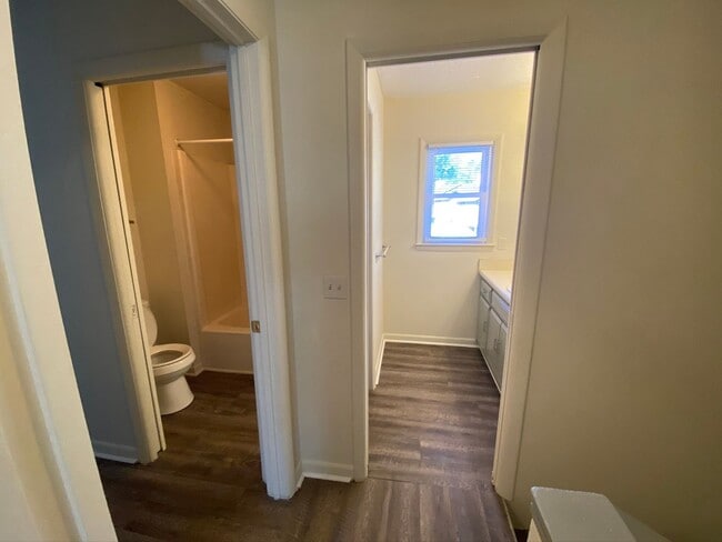 Building Photo - 201 Westbrooke Court #11 (Westbrooke Townhomes)