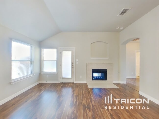 Building Photo - 1504 Rosson Rd