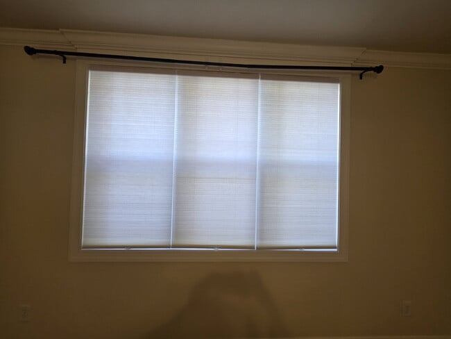 Building Photo - Spacious 4-Bedroom Home for Rent in Kings ...