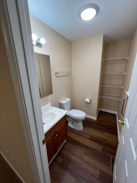 Building Photo - 4525 Greenfield Dr