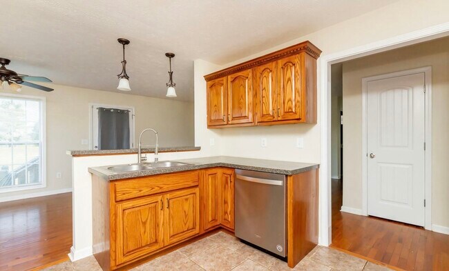 Building Photo - 15 Goldenrod Dr