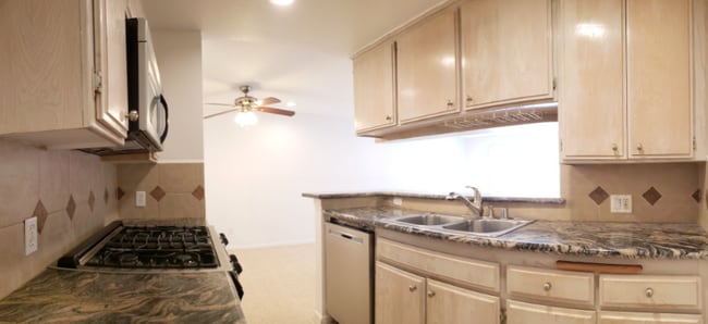 Building Photo - 11020 Hesby St