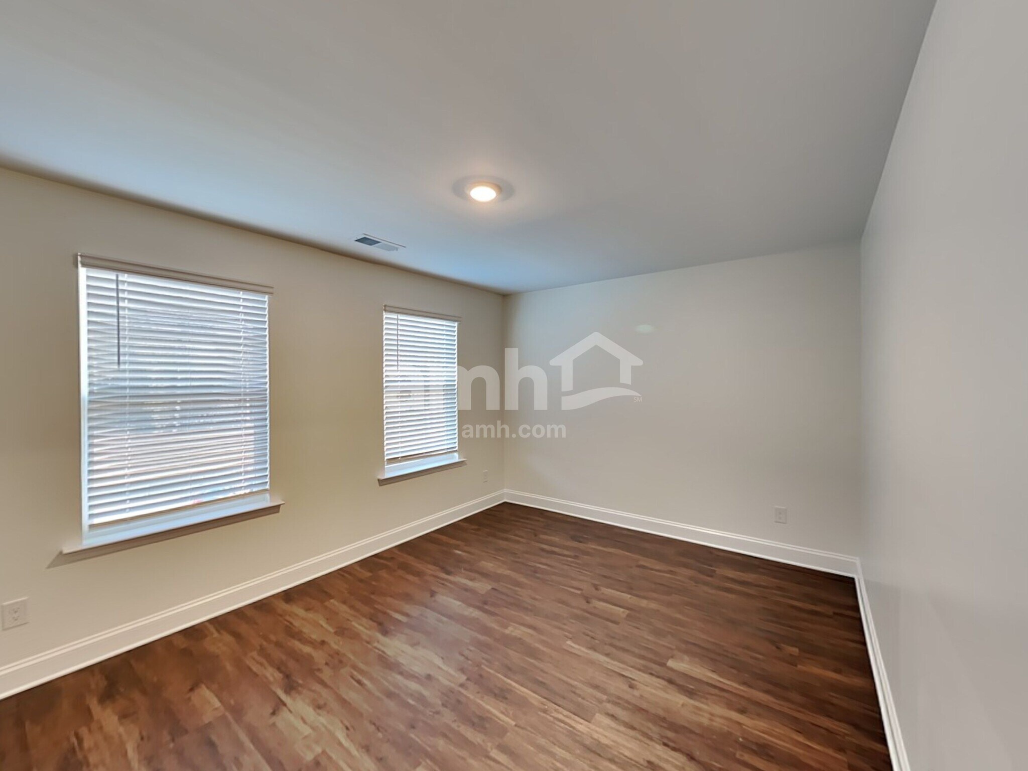 Building Photo - 572 Rivermist Dr