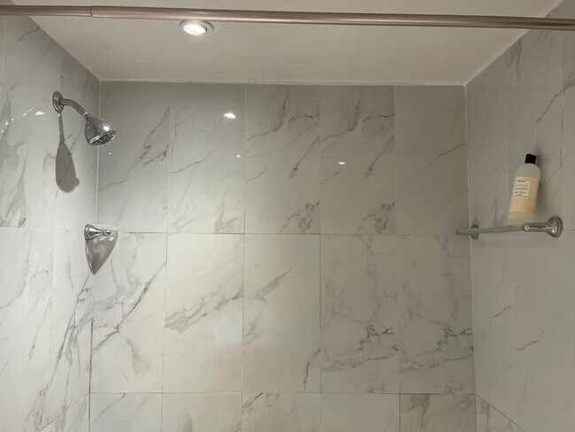 Building Photo - 2005 Jefferson St