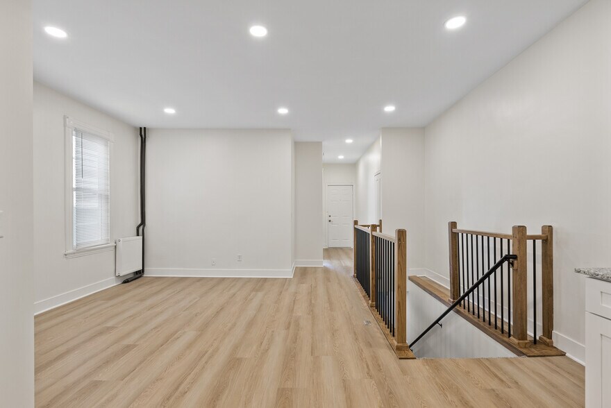 Building Photo - 630 Adams St NE