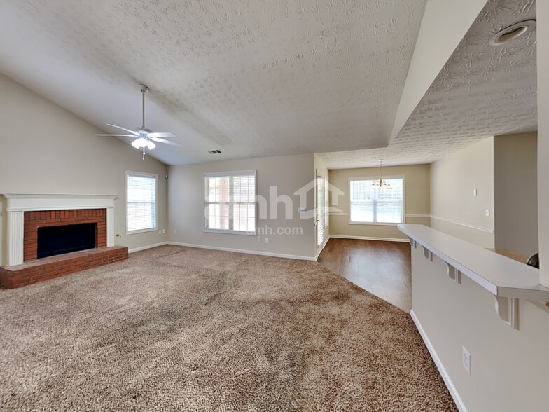 Building Photo - 661 Stonecrest Dr