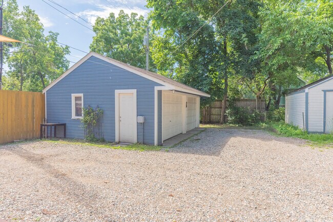 Building Photo - 1123 W Huron St