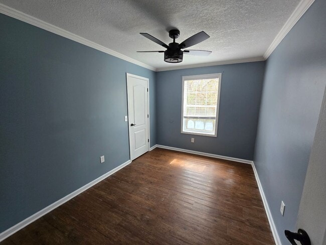 Building Photo - 5527 Lassen St