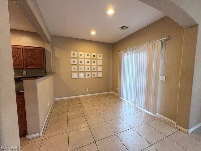 Building Photo - 5014 Golden Antelope Way