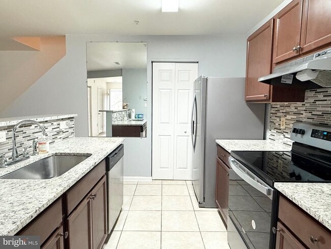 Building Photo - 10128 Reprise Dr