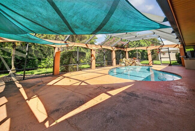 Building Photo - 1180 SW Mirror Lake Cove