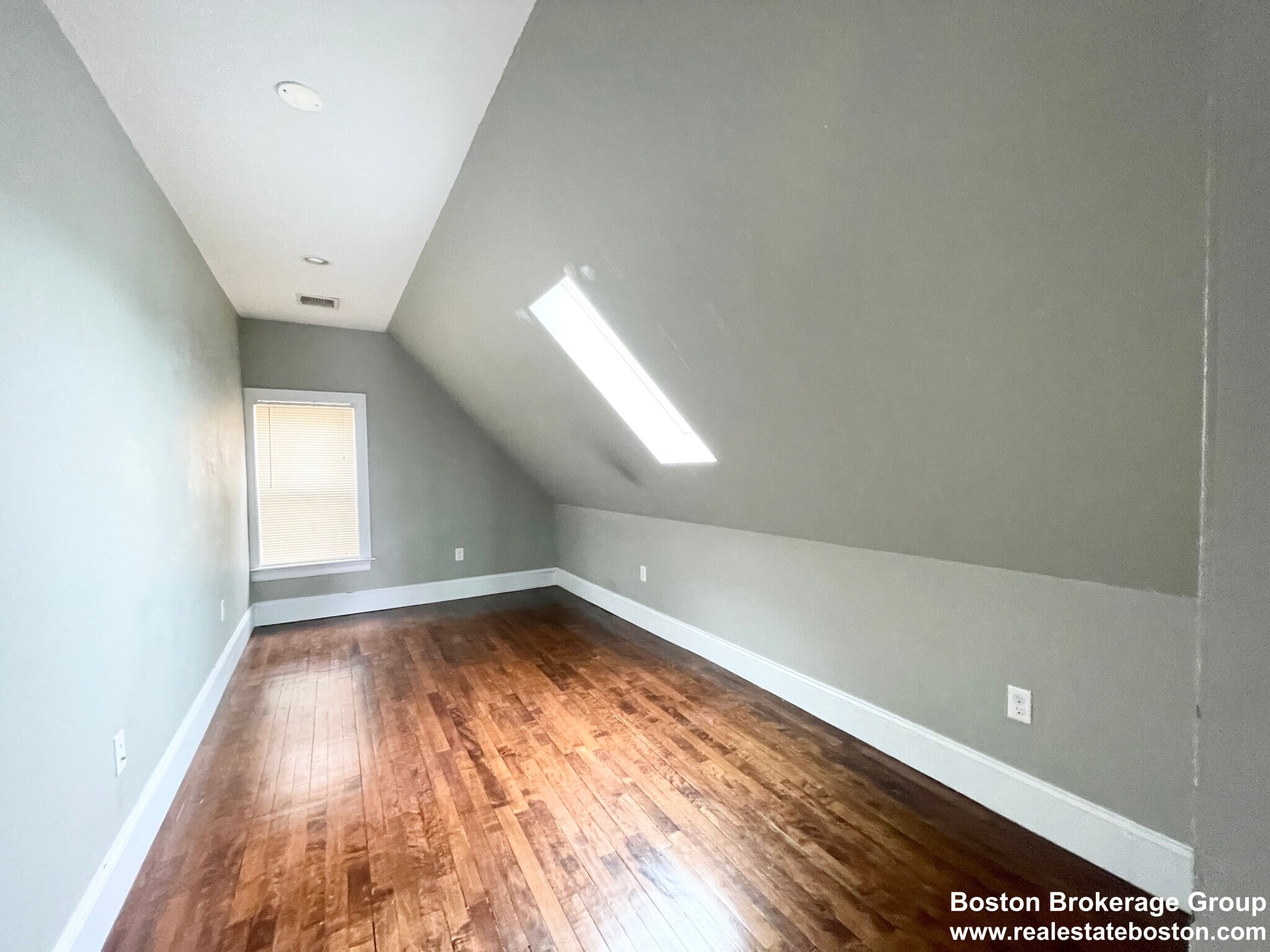 Building Photo - 178 Hillside St