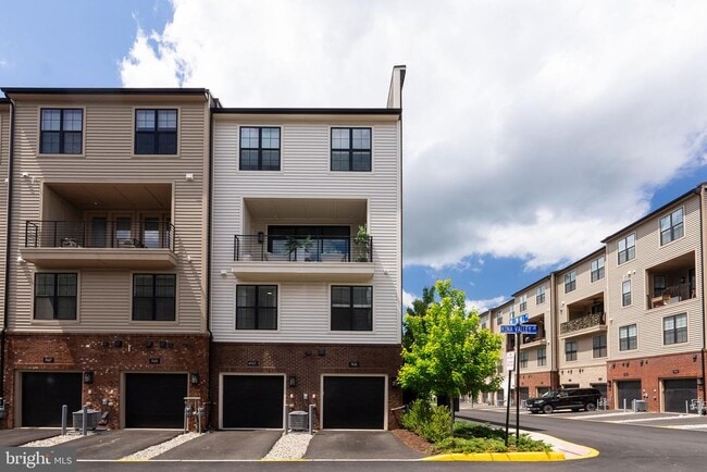 Building Photo - 7401 Backett Wood Ter