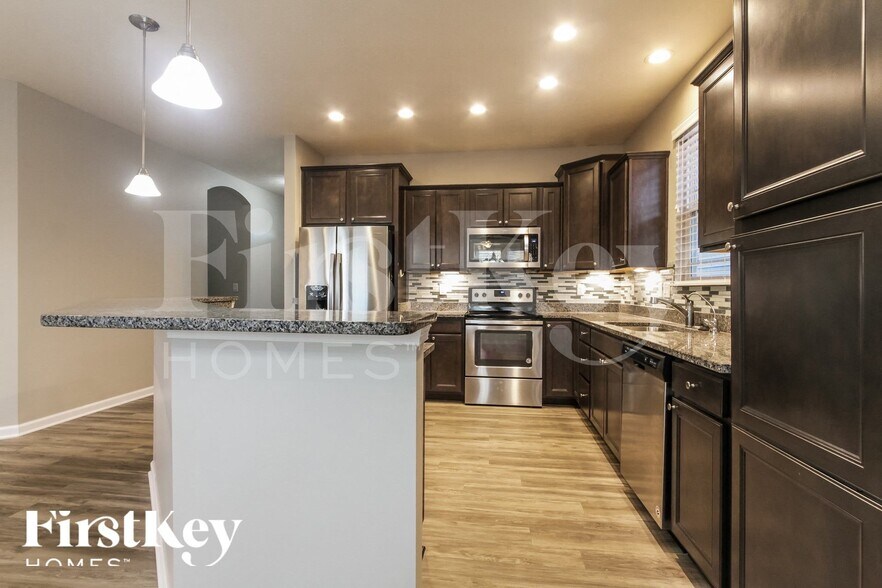 Building Photo - 1341 Blackthorne Trail N