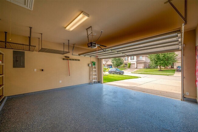 Building Photo - 2431 Garden Falls Dr