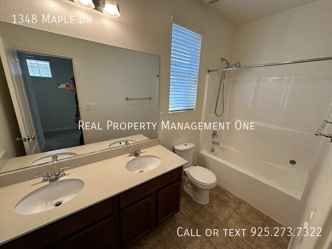 Building Photo - 1348 Maple Dr