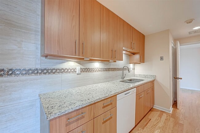 Building Photo - 2001 Holcombe Blvd