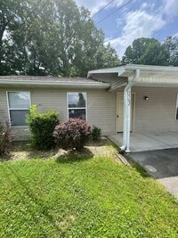 Building Photo - 2 Bedroom 2 Bath Duplex Call Ed Johnson 86...