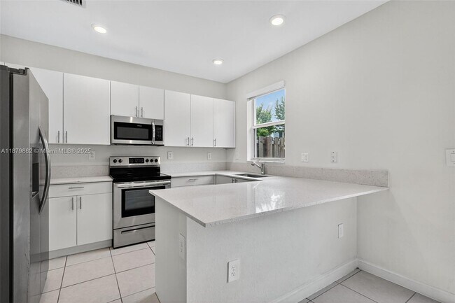 Building Photo - 1676 SE 26th Ter