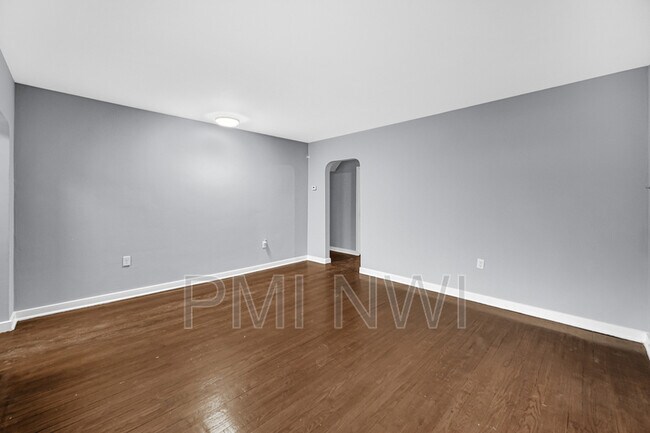 Building Photo - 314 S Jasper St