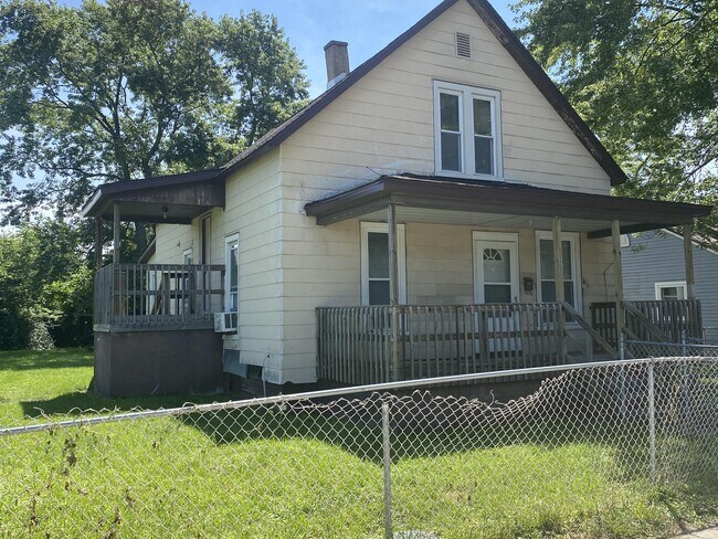 Building Photo - 1412 N Champaign St