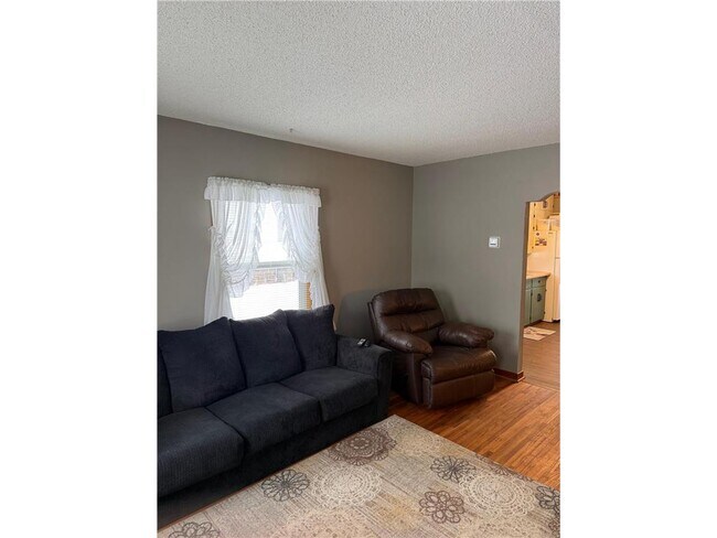 Building Photo - 320 E Main St