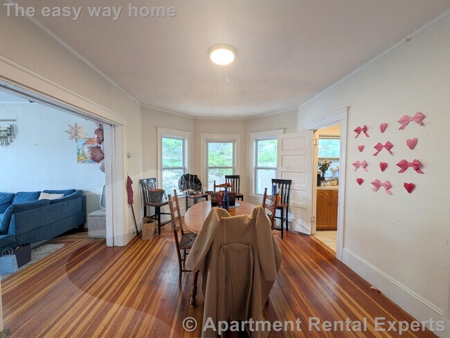 Building Photo - 16 Curtis Ave