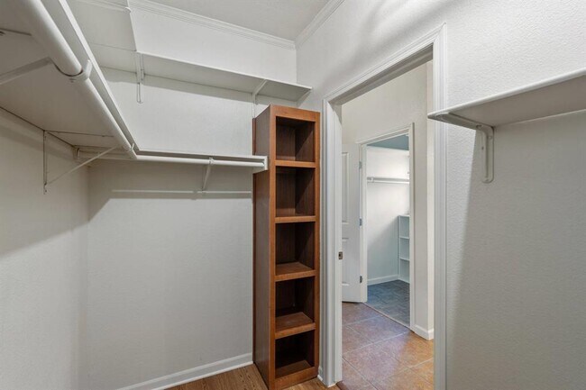 Building Photo - 289 Heatherwood Dr