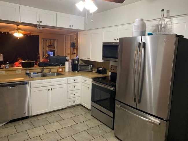 Building Photo - Pre Leasing for Fall 2026!!