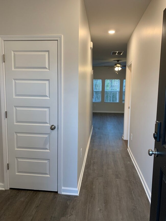 Building Photo - PRELEASING NOW!!- Three Bedroom | Two and a Half Bathroom Home in Cullman