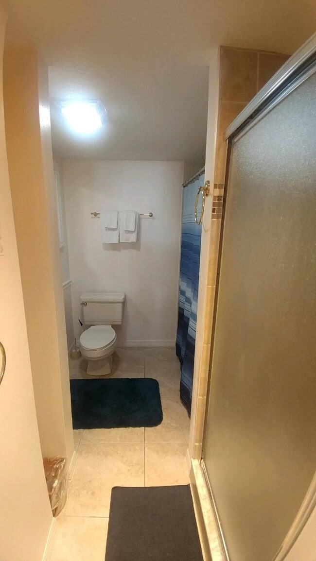 Building Photo - 8600 Ridgewood Ave