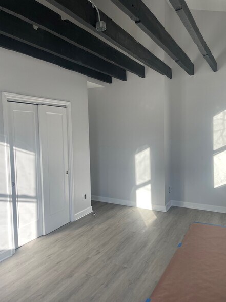 Large Bedroom with Vaulted Ceiling - 216 Findlay St